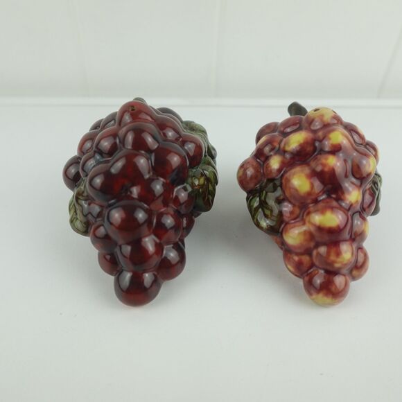 Grape Bunches Ceramic Salt & Pepper Shakers With Stoppers Vintage - Picture 9 of 14